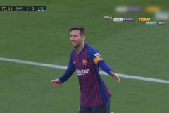 莱万拒绝1亿欧元沙特豪门年薪，坚定留巴塞罗那追逐欧冠荣耀