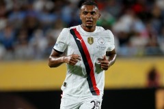 西甲联赛精彩瞬间：皇马强势领跑，巴塞罗那逆转获胜，马竞紧随其后